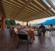 Terrazza panoramica sul ristorante del lago di Garda Terrazza panoramica sul ristorante del lago di Garda